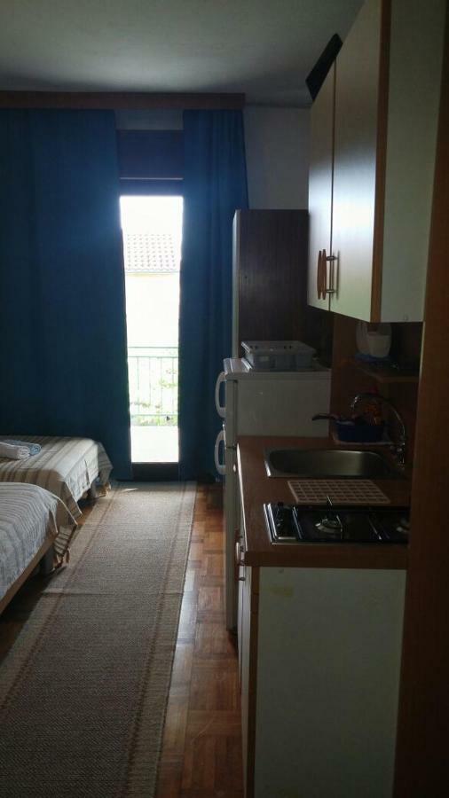 Apartments Viktorija Starigrad Paklenica Exterior foto