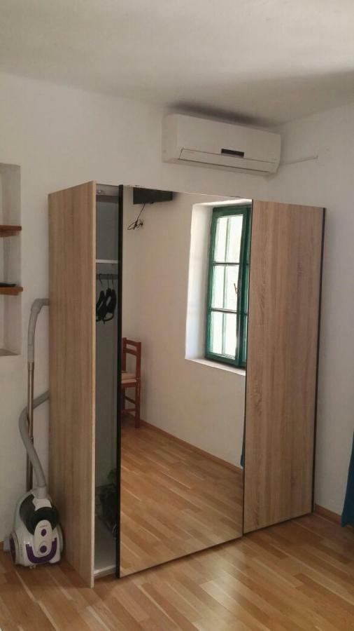 Apartments Viktorija Starigrad Paklenica Exterior foto